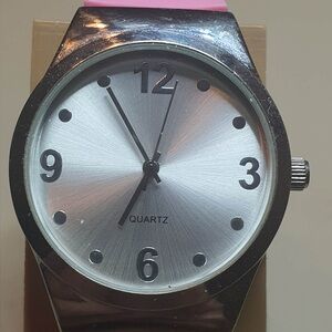 🦋10/$20🦋 BWC Silver/Pink Silicone Women's Watch